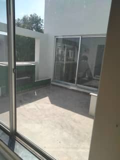 10 MARLA BEAUTIFUL FLAT FOR SALE IN ASKARI 10 WITH OPEN VIEW