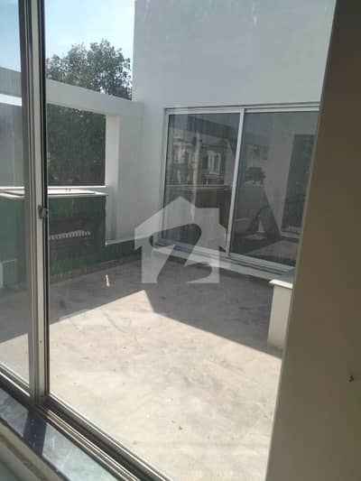 10 MARLA BEAUTIFUL FLAT FOR SALE IN ASKARI 10 WITH OPEN VIEW