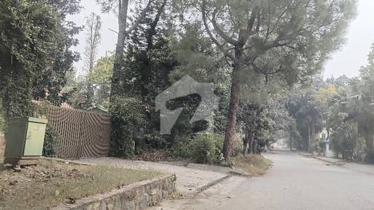 G-6 Demolish Able House Size 1200 Square Yard 3 Side Corner Direct Deal With Owner
