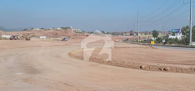 مارگلہ انکلیو مارگلہ ایونیو,اسلام آباد میں 1 کنال رہائشی پلاٹ 6.5 کروڑ میں برائے فروخت۔