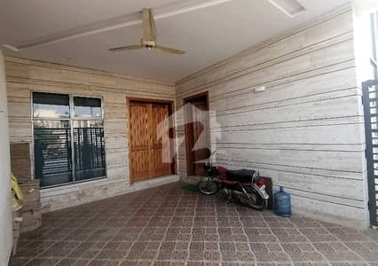 شالیمار کالونی ملتان میں 5 کمروں کا 9 مرلہ مکان 1.35 لاکھ میں کرایہ پر دستیاب ہے۔
