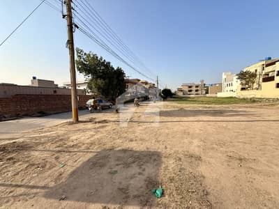 5 MARLA SUPER HOT LOCATION PLOT FOR SALE IN UHB CANAL VALLEY NEAR BAHRIA TOWN LAHORE