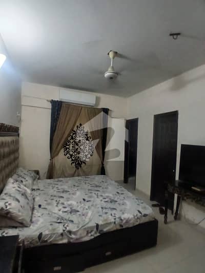 Flat For Sale   Nishat Comerical With Lift Car Parking