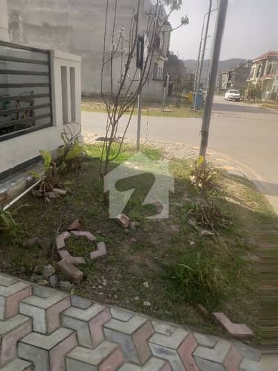 5 Marla House For Sale In Parkview City Block H Corner, Servant Room, Sollar Installed . 4 Minutes Walk At Down Town