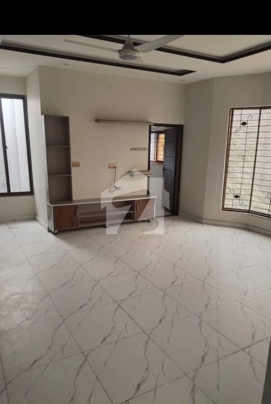 5 Marla Lower Portion Available For Rent 5 Marla Lower Portion Available For Rent