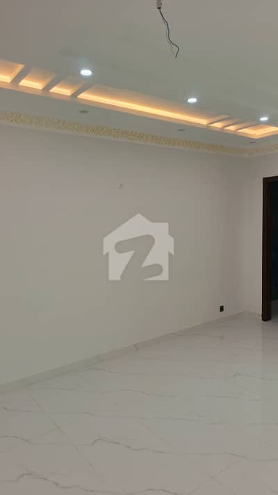ایل ڈی اے ایوینیو ۔ بلاک سی ایل ڈی اے ایوینیو,لاہور میں 3 کمروں کا 1 کنال زیریں پورشن 93.0 ہزار میں کرایہ پر دستیاب ہے۔
