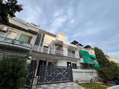 10 Marla Brand New House For Sale