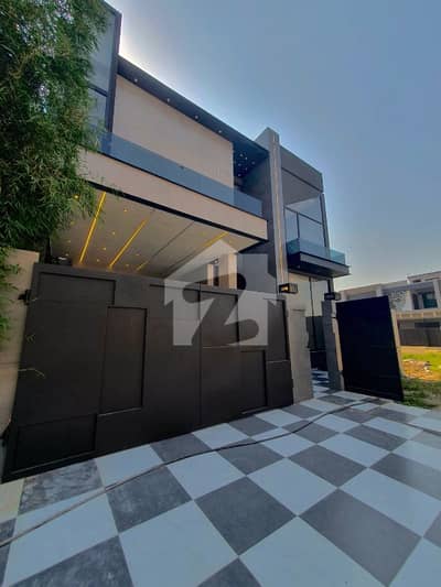 10 Marla Luxury House Is Available For Sale