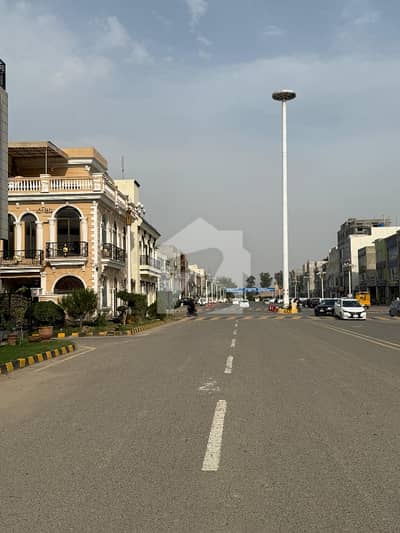 1 KANAL PLOT AVAILABLE AT IDEAL LOCATION IN AWT PHASE 2
