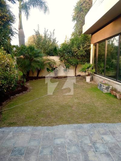 سوئی گیس سوسائٹی فیز 1 - بلاک ڈی سوئی گیس سوسائٹی فیز 1,سوئی گیس ہاؤسنگ سوسائٹی,لاہور میں 5 کمروں کا 1 کنال مکان 8.25 کروڑ میں برائے فروخت۔