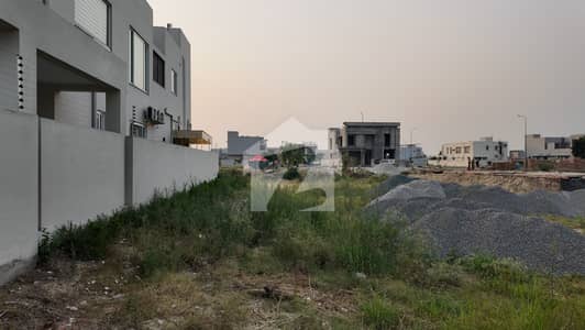 2 Kanal Plot Facing Park Block T Phase 8