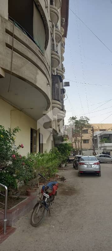 شہید ملت روڈ کراچی میں 3 کمروں کا 7 مرلہ فلیٹ 2.4 کروڑ میں برائے فروخت۔