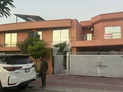بحریہ ٹاؤن فیز 2 بحریہ ٹاؤن راولپنڈی,راولپنڈی میں 5 کمروں کا 1 کنال مکان 6.75 کروڑ میں برائے فروخت۔