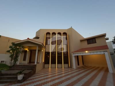 Park Face 1000 Yd Bungalow Renovated 4+Full Size Study Room For Rent