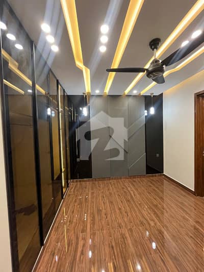 5 MARLA BEAUTIFUL HOUSE AVAILABLE FOR RENT IN CENTRAL PARK HOUSING SCHEME LAHORE