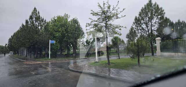 10 Kanal Facing | Luxury Corner 3000 SQYD Plot Expressway Facing