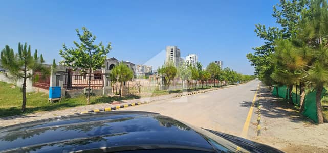 Most Luxury Corner 10 Kanal Plot Main Expressway, Commercial Facing