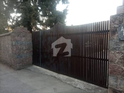 پی ایم اے روڈ ایبٹ آباد میں 2 کمروں کا 2 کنال فارم ہاؤس 9.0 کروڑ میں برائے فروخت۔