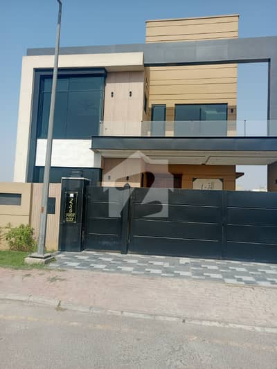 10 Marla Almost New House For Rent