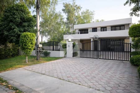سرفراز رفیقی روڈ کینٹ,لاہور میں 5 کمروں کا 1 کنال مکان 20.0 کروڑ میں برائے فروخت۔