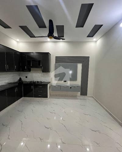 Prime Location 10 Marla House In Only Rs. 32000000