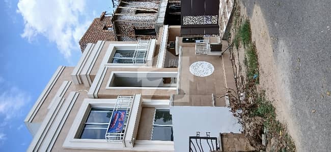 10 Marla New House For Sale