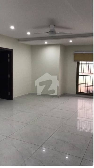Brand New Building Semi Furnished Area 600 Square Feet Available For Rent Corporate Office In Main Boulevard Road Gulberg 3 Lahore