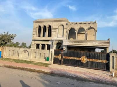 بحریہ آرچرڈ لاہور میں 5 کمروں کا 1 کنال مکان 3.6 کروڑ میں برائے فروخت۔