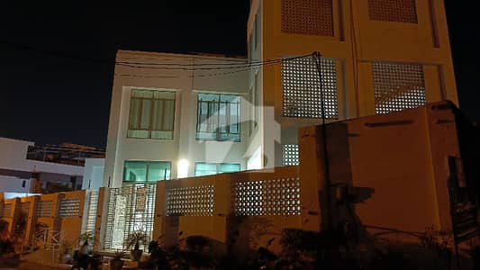 600 Sq Yards Next To Corner Plot For Sale