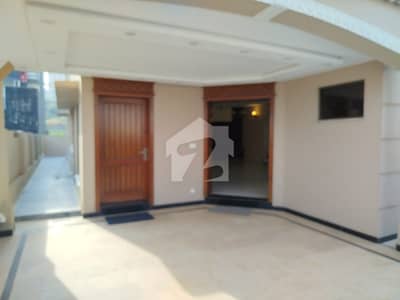 10 Marla Brand New Condition House For Rent 10 Marla Brand New Condition House For Rent