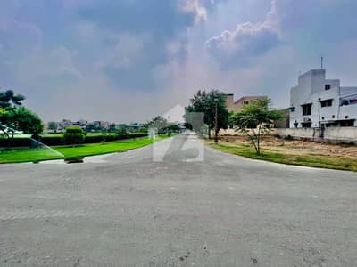 Chance Deal Corner Plot For Sale 500 Square Yards