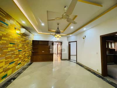 Lower Portion In Bahria Town Phase 8 For rent