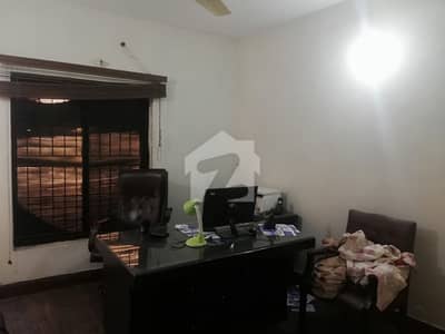 ڈی ایچ اے فیز 2 ڈیفنس (ڈی ایچ اے),لاہور میں 3 کمروں کا 4 مرلہ دفتر 55.0 ہزار میں کرایہ پر دستیاب ہے۔