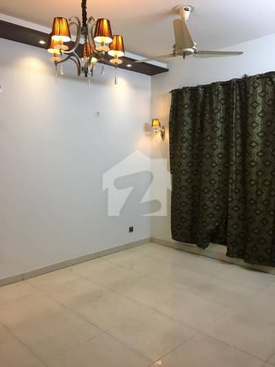 ڈی ایچ اے فیز 4 ڈیفنس (ڈی ایچ اے),لاہور میں 4 کمروں کا 10 مرلہ مکان 2.2 لاکھ میں کرایہ پر دستیاب ہے۔