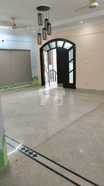 ای ۔ 11/4 ای ۔ 11,اسلام آباد میں 10 کمروں کا 1 کنال مکان 6.5 لاکھ میں کرایہ پر دستیاب ہے۔