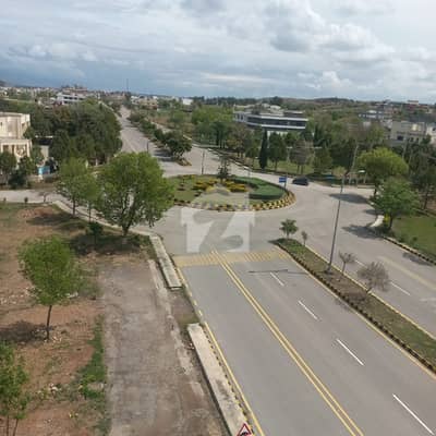 انجنیئرز کوآپریٹو ہاؤسنگ ڈی ۔ 18,اسلام آباد میں 1 کنال رہائشی پلاٹ 1.3 کروڑ میں برائے فروخت۔