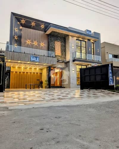 Luxury Living: Spacious 5-Bed Residence in Valencia Town Priced to Sell at 9 Crore. 60 lac  Description:
