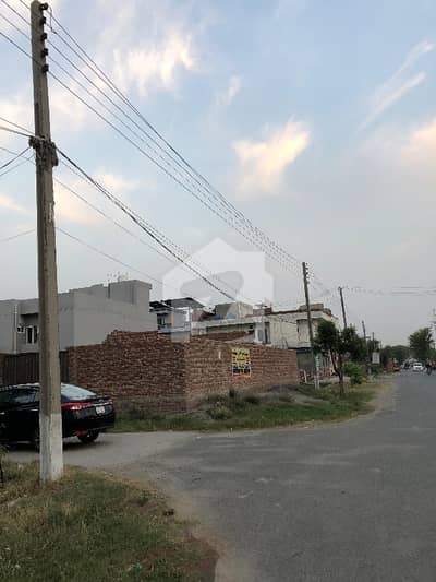 8 Marla Corner Plot On College Road For Sale
