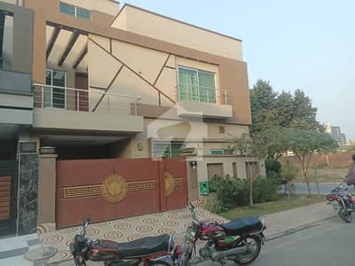 Corner 6.5 Marla Luxury House For Sale Available at an Unbeatable Price! Corner 6.5 Marla Luxury House For Sale Available at an Unbeatable Price!