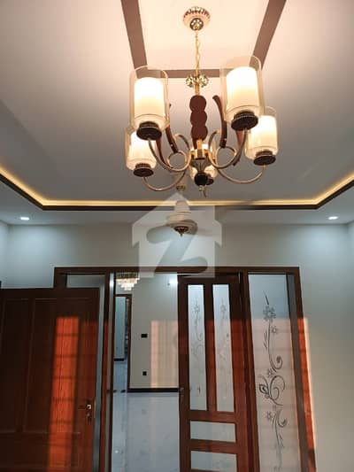 ٹاپ سٹی 1 - بلاک ڈی ٹاپ سٹی 1,اسلام آباد میں 5 کمروں کا 10 مرلہ مکان 1.5 لاکھ میں کرایہ پر دستیاب ہے۔