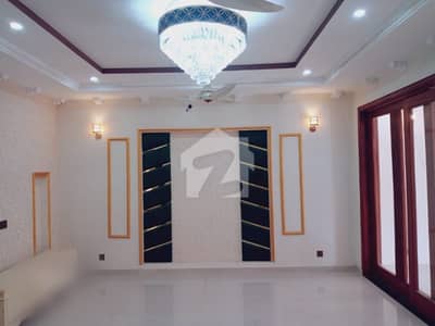 بحریہ آرچرڈ لاہور میں 5 کمروں کا 10 مرلہ مکان 3.49 کروڑ میں برائے فروخت۔