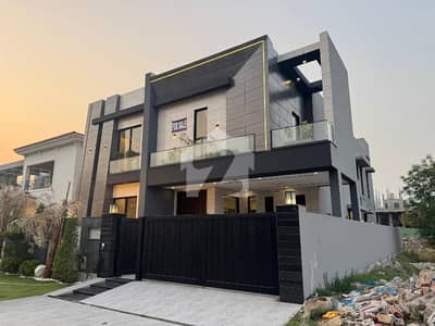 Prime Location Alert: 1 Kanal Luxury House Near Park in Lake City, Lahore!   Brand New 1 Kanal Residence with Premium Park-Proximity for Sale