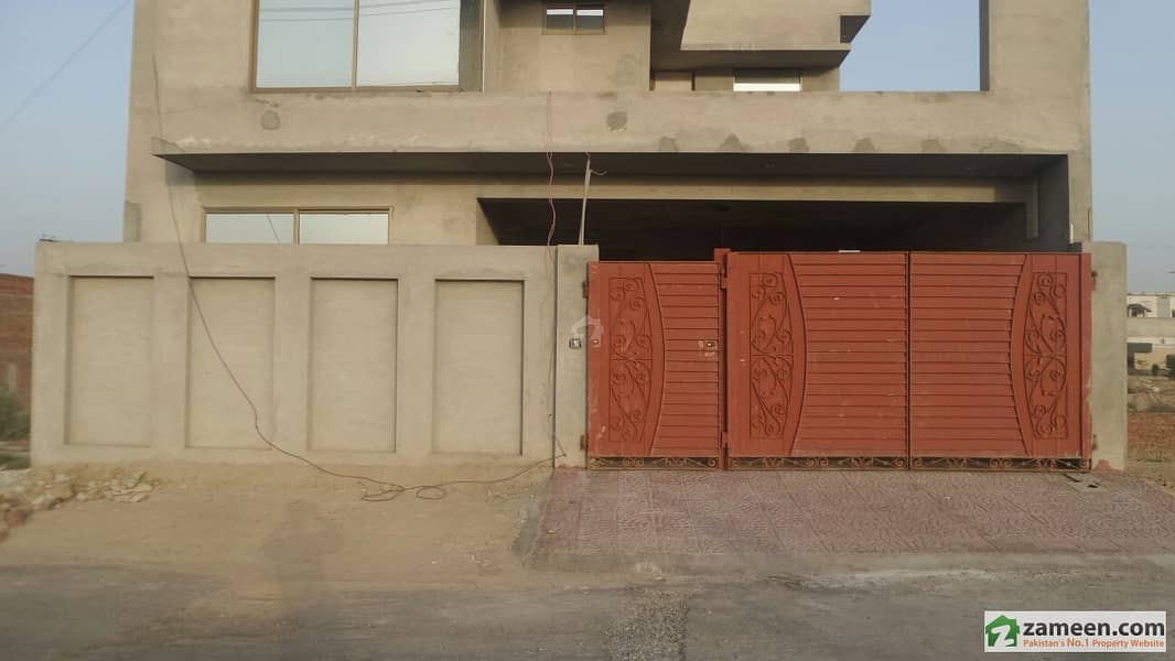 House Is Available For Sale In Kareem Garden