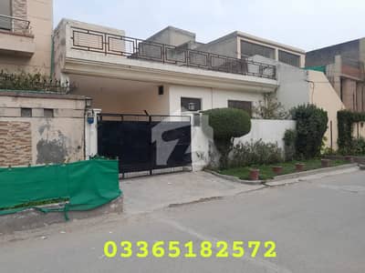 Facing park 10 Marla single Storey old House