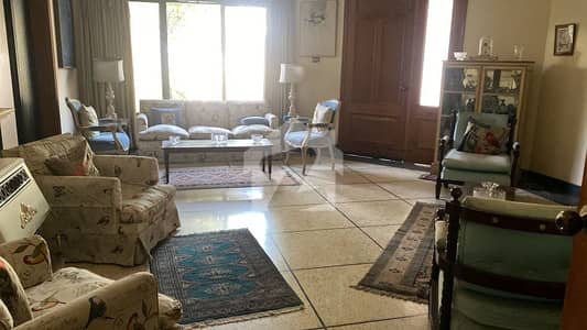F10/4 (1022) sq yrd house front open very VIP location