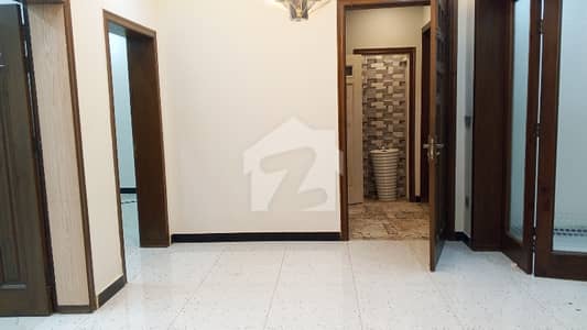 جی ۔ 10/1 جی ۔ 10,اسلام آباد میں 5 کمروں کا 6 مرلہ مکان 6.8 کروڑ میں برائے فروخت۔
