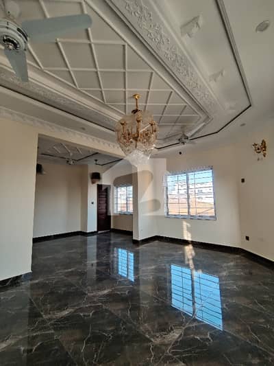 پارک انکلیو اسلام آباد میں 8 کمروں کا 1 کنال مکان 13.5 کروڑ میں برائے فروخت۔ پارک انکلیو اسلام آباد میں 8 کمروں کا 1 کنال مکان 13.5 کروڑ میں برائے فروخت۔