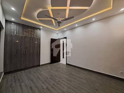 10 MARLA BEAUTIFUL UPPER PORTION ON RENT IN PARAGON CITY