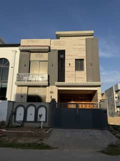 5 Marla Brand New House Available For Rent in FMC B-17