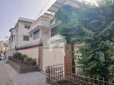 A House Of 400 Square Yards In Gulshan-E-Iqbal